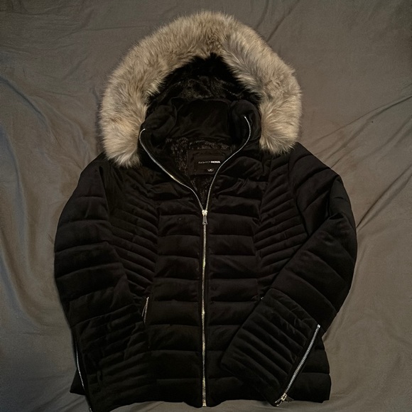 Fashion Nova Jackets & Blazers - Women’s Medium Black Velvet Puffer Jacket